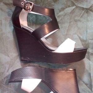 Guess Sandals. (( Size 9.5 M ))